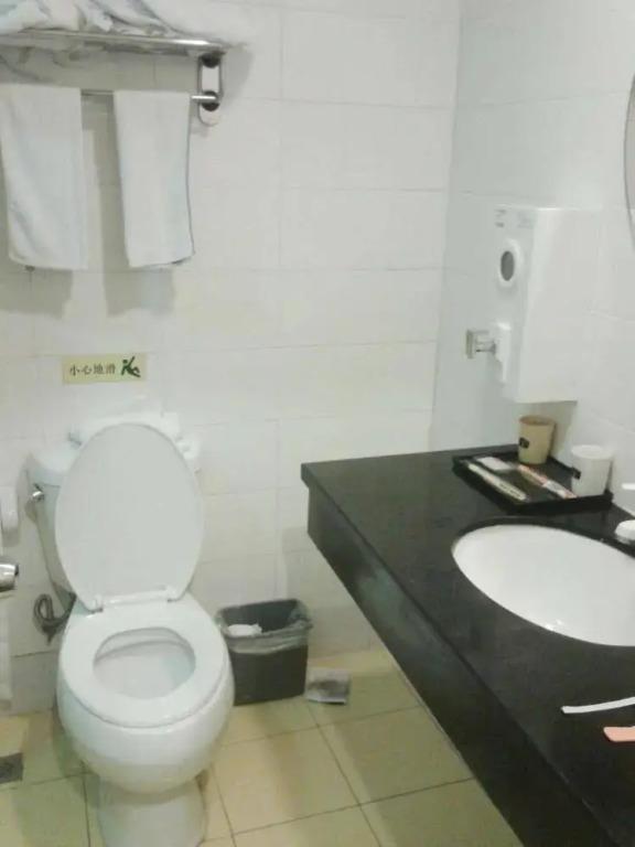 Ухань: Home Inn Wuhan Jinghan Avenue Dazhi Road Light Rail