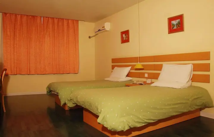 Ухань: Home Inn Wuhan Jinghan Avenue Dazhi Road Light Rail