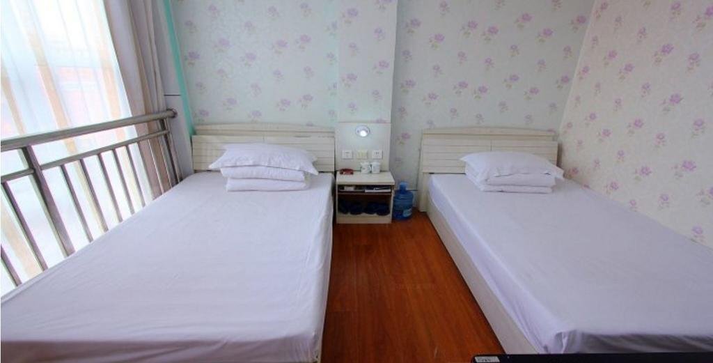 Цзинин: Huayu Express Inn