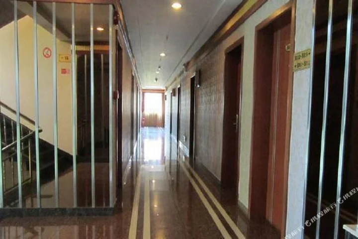 Цзиньюань: Yangshan Baoheng Business Hotel