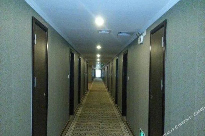 Цзиньюань: Yangshan Baoheng Business Hotel