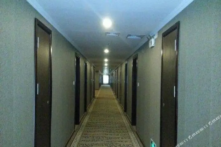 Цзиньюань: Yangshan Baoheng Business Hotel