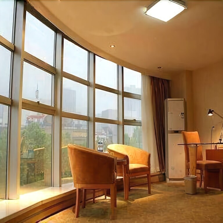 Ляньюньган: Mingguo Business Hotel