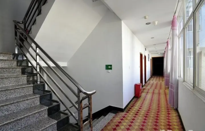 Цюйцзин: Luliang Jinjiang Inn