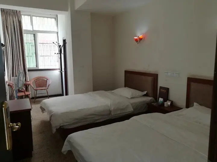 Сичан: Tiny Jiangnan Hotel