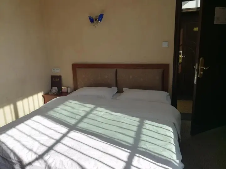 Сичан: Tiny Jiangnan Hotel