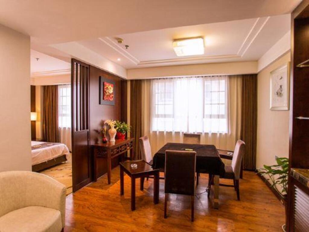 Шанграо: Jing Yue Sun Shine Hotel