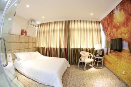 Далянь: Yepu Night Theme Hotel