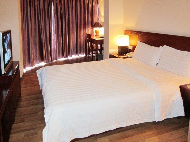 Бэйхай: Phoenix Tree Business Hotel