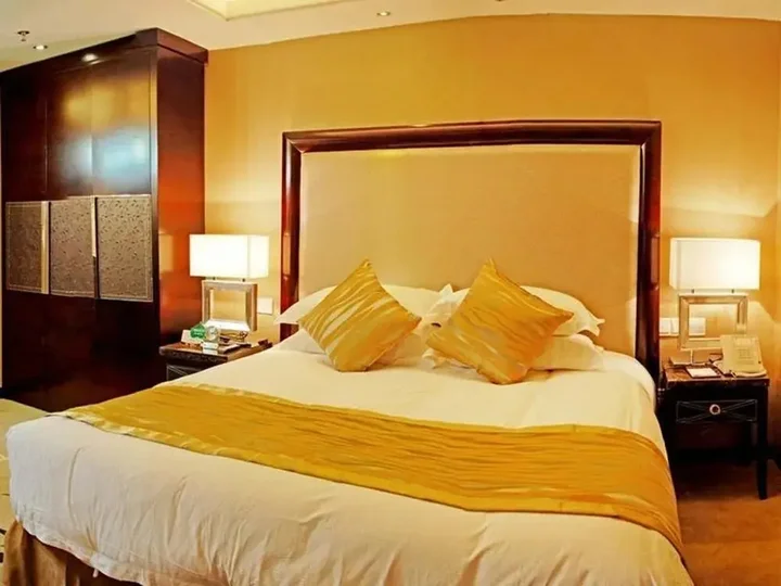 Шанграо: Sinkal Crown Hotel