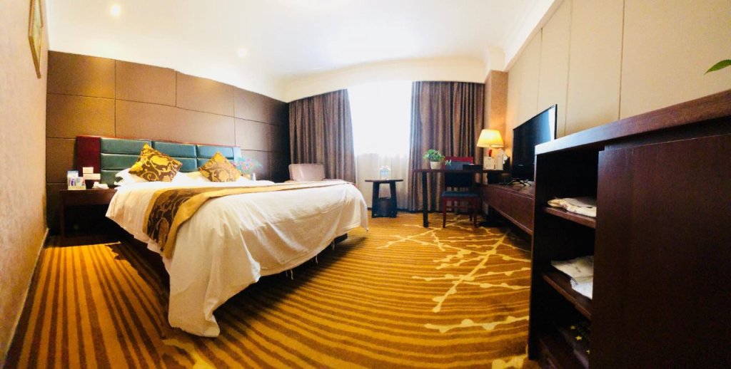 Шанграо: Peace International Hotel