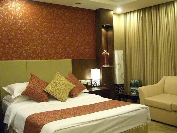 Циндао: Red Crowned Crane Hotel
