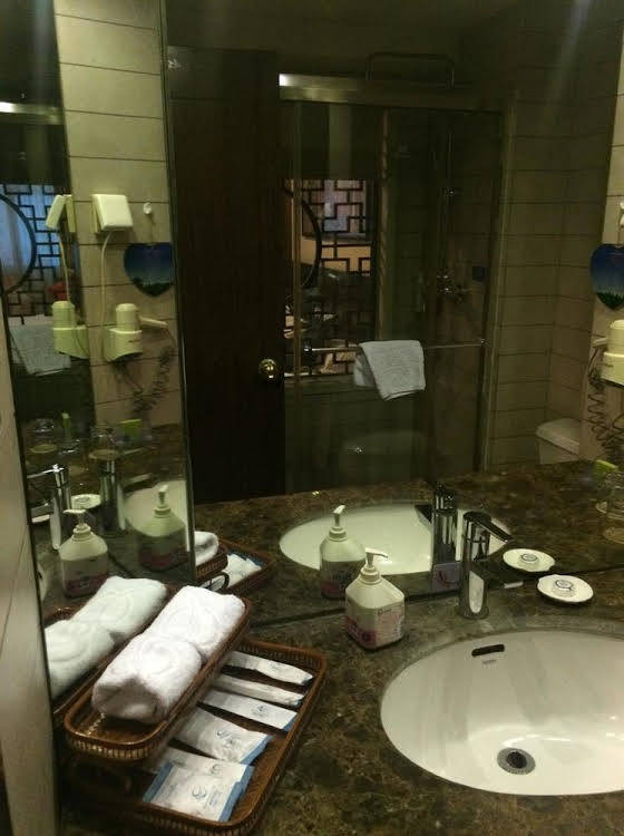 Циндао: Red Crowned Crane Hotel