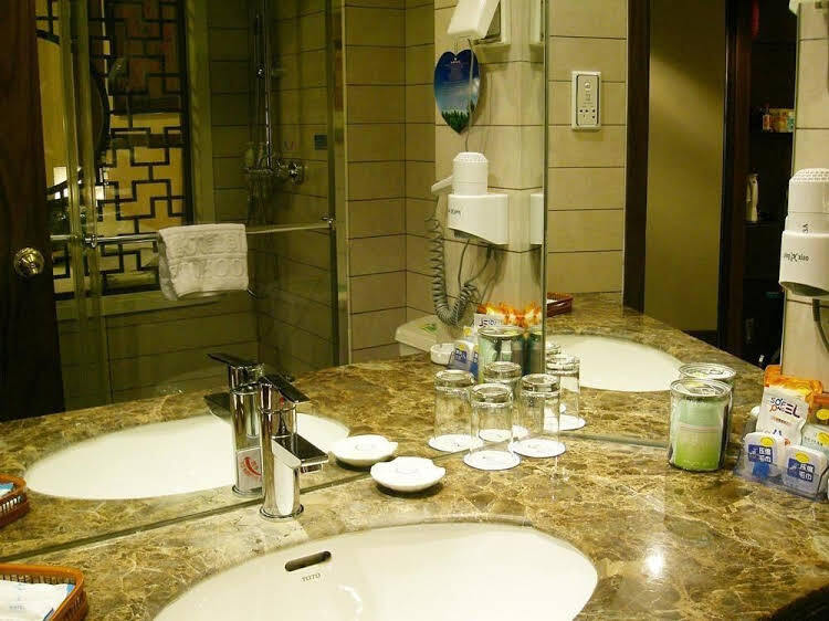 Циндао: Red Crowned Crane Hotel