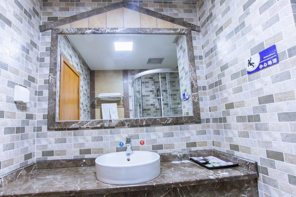 Гуйлинь: Guilin Gunanmen Hotel