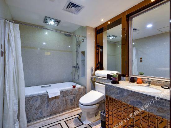 Далянь: Yifeng Harbour Hotel