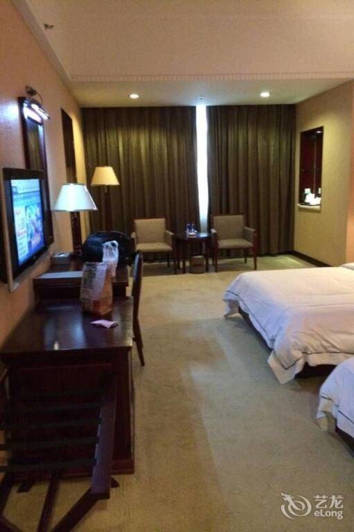 Янгиианг: Yangjiang Jiayue Hotel
