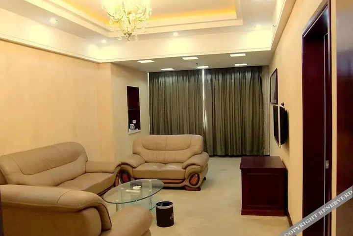 Янгиианг: Yangjiang Jiayue Hotel