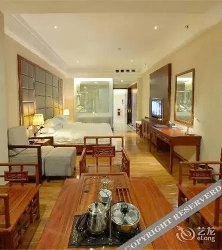 Янгиианг: Yangjiang Jiayue Hotel