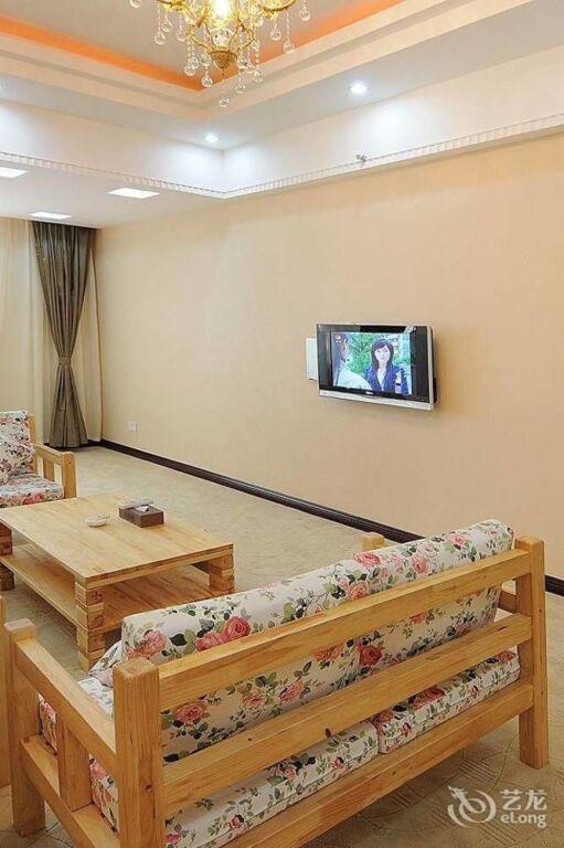 Янгиианг: Yangjiang Jiayue Hotel