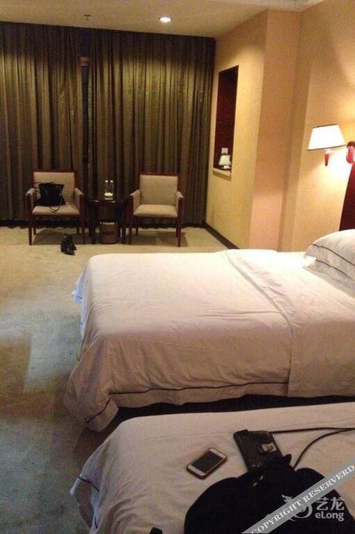 Янгиианг: Yangjiang Jiayue Hotel