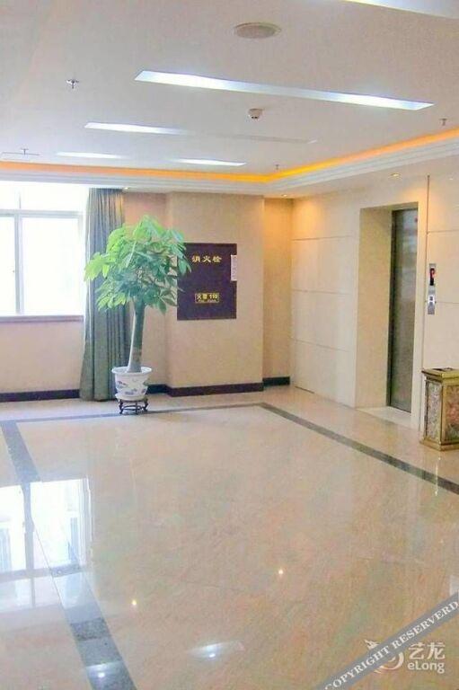 Янгиианг: Yangjiang Jiayue Hotel
