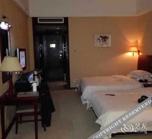 Янгиианг: Yangjiang Jiayue Hotel