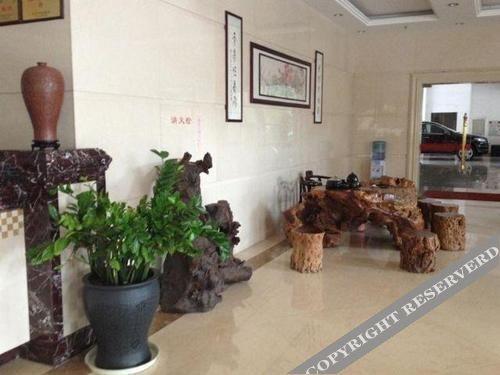 Янгиианг: Yangjiang Jiayue Hotel