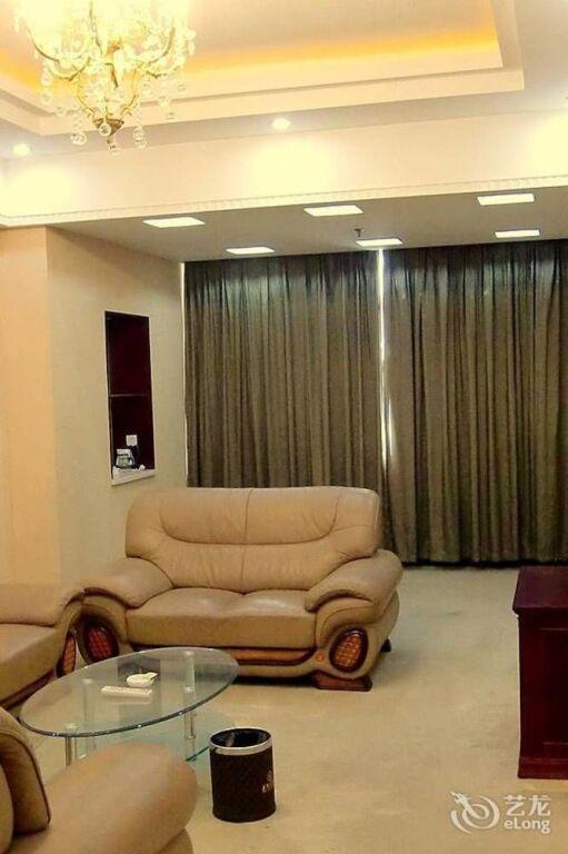 Янгиианг: Yangjiang Jiayue Hotel