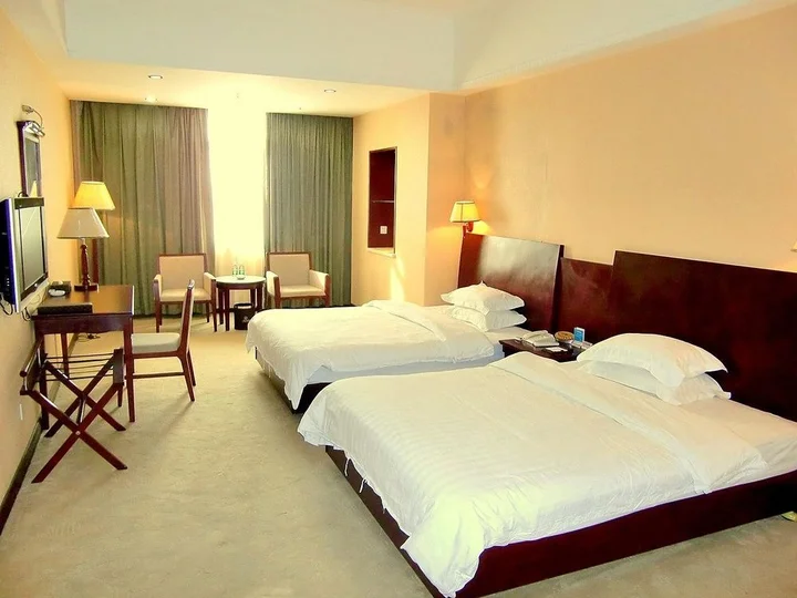 Янгиианг: Yangjiang Jiayue Hotel