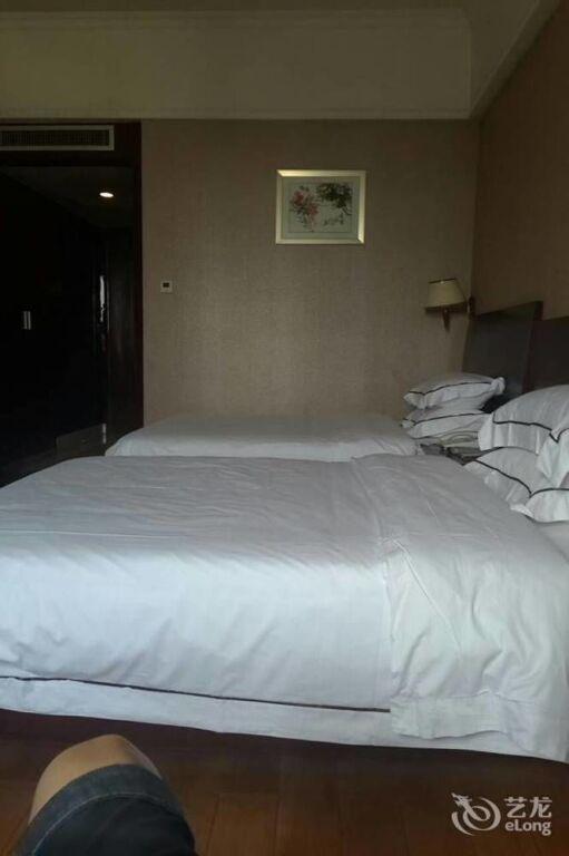 Янгиианг: Yangjiang Jiayue Hotel