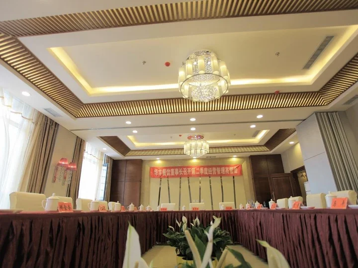Дацин: Huafeng Hotel