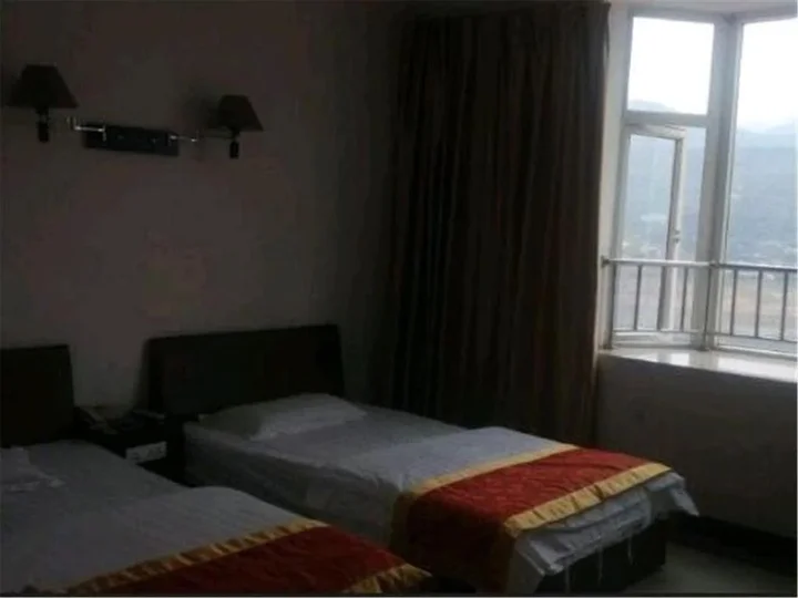 Яань: Yurui Business Hotel