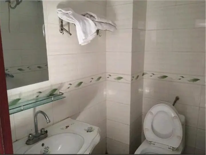Яань: Yurui Business Hotel