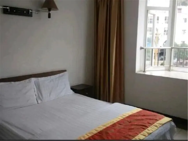 Яань: Yurui Business Hotel