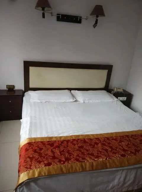 Яань: Yurui Business Hotel