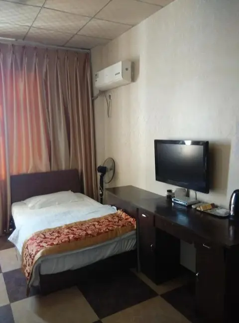 Яань: Yurui Business Hotel