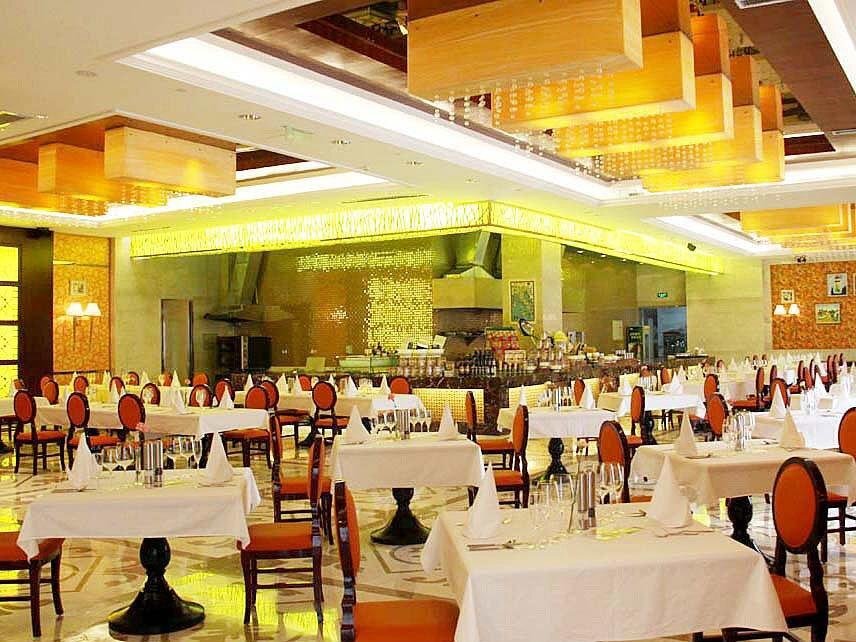 Линьи: Huasheng Jiangquan Hotel & Town