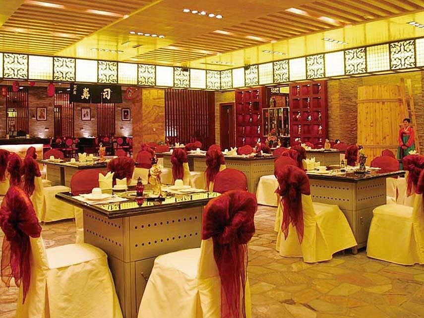 Линьи: Huasheng Jiangquan Hotel & Town