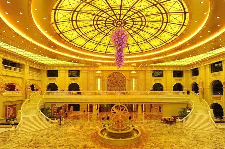 Линьи: Huasheng Jiangquan Hotel & Town