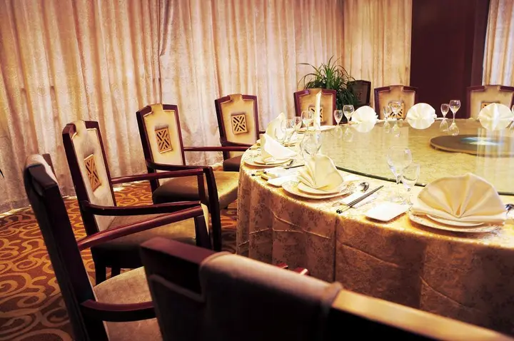Цзинин: JingHang Holiday Hotel