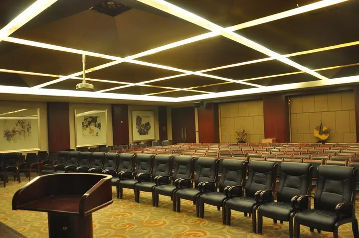 Цзинин: JingHang Holiday Hotel