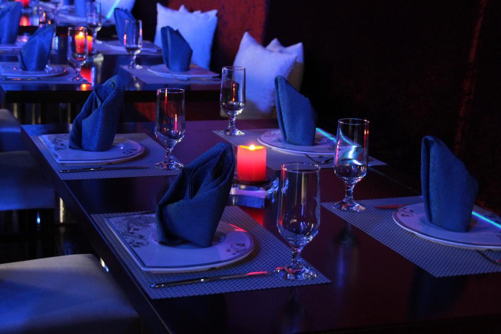 Цзинин: JingHang Holiday Hotel
