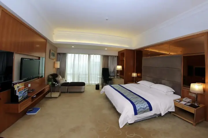 Джиангме: Jiangmen Gladden Hotel