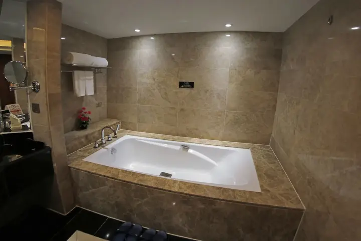 Джиангме: Jiangmen Gladden Hotel