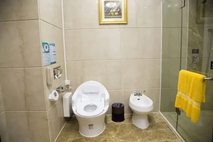 Джиангме: Jiangmen Gladden Hotel