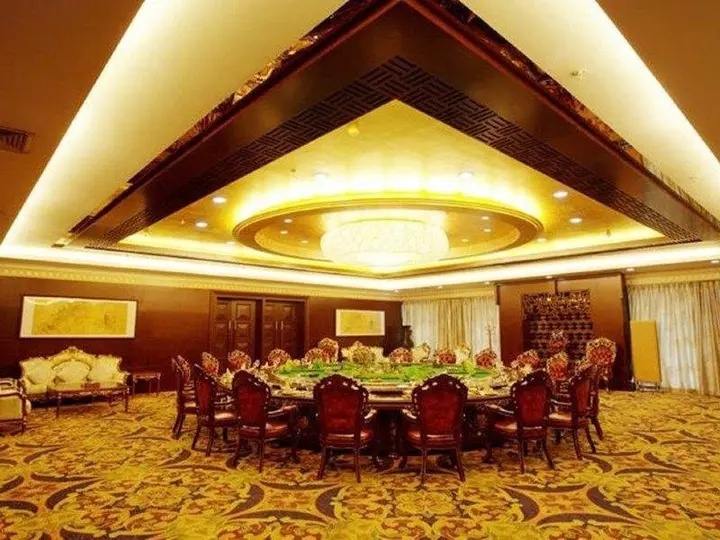 Синтай: Wanfeng Grand Hotel