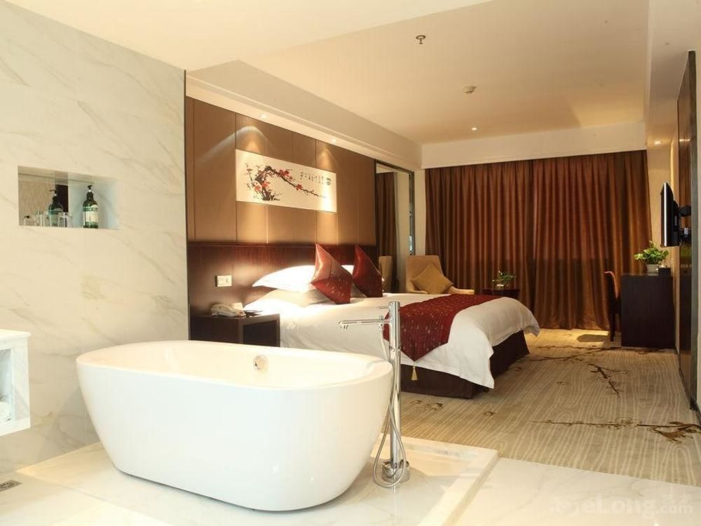 Уси: Golden Palace Hotel