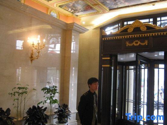 Уху: Garden Lakefront Sego International Hotel
