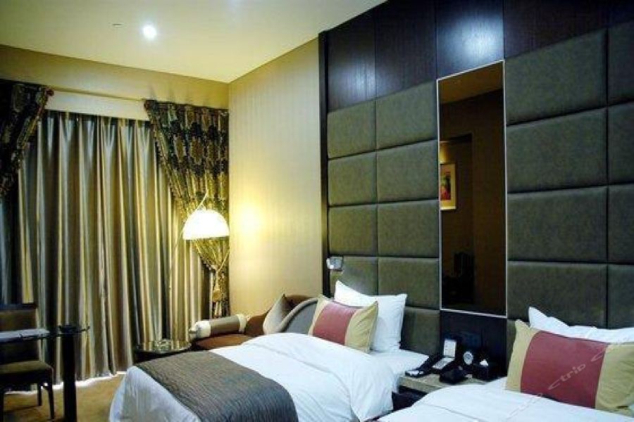 Уху: Garden Lakefront Sego International Hotel